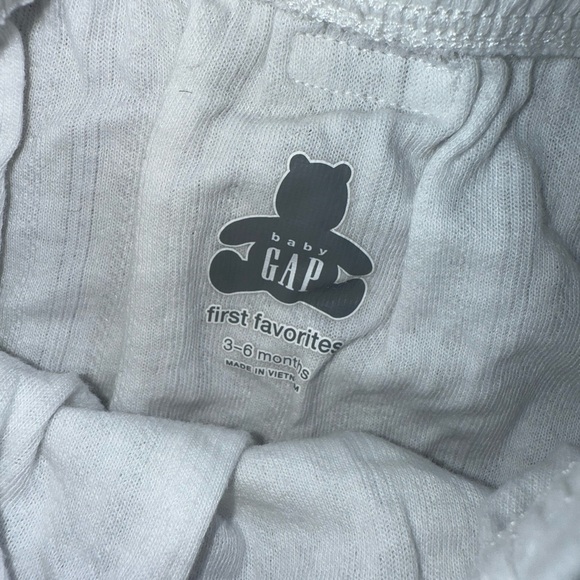 Baby Gap 3-6m white 2pc set - Picture 2 of 2